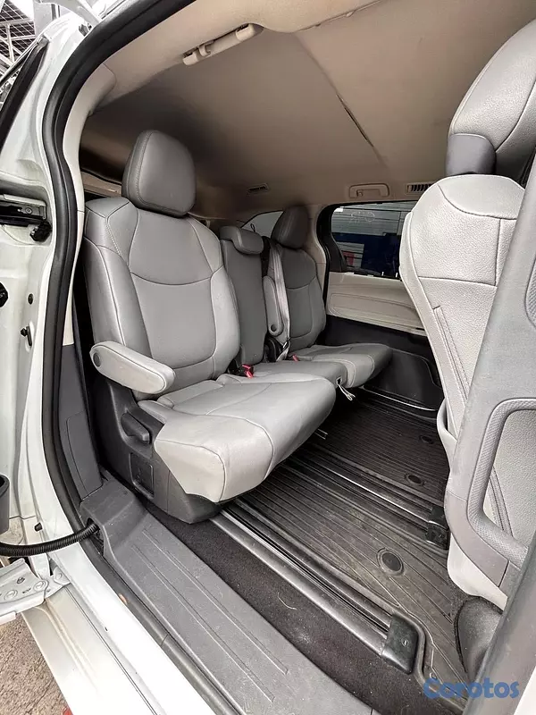 jeepetas y camionetas - TOYOTA SIENNA XLE 2021  11