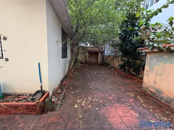apartamentos - vendo casa jardines del Sur jardín patio tres habitaciones ideal para remodelar  3