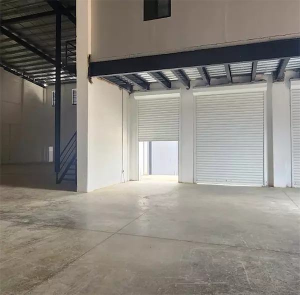 oficinas y locales comerciales - Nave céntrica con buen espacio 3