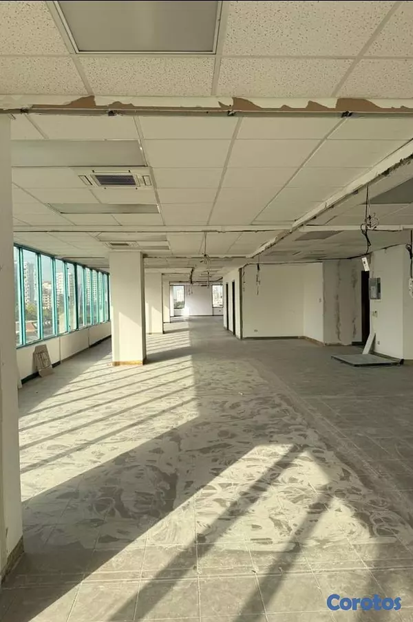 oficinas y locales comerciales - Alquiler de Oficina en Torre Empresarial en La Julia 3