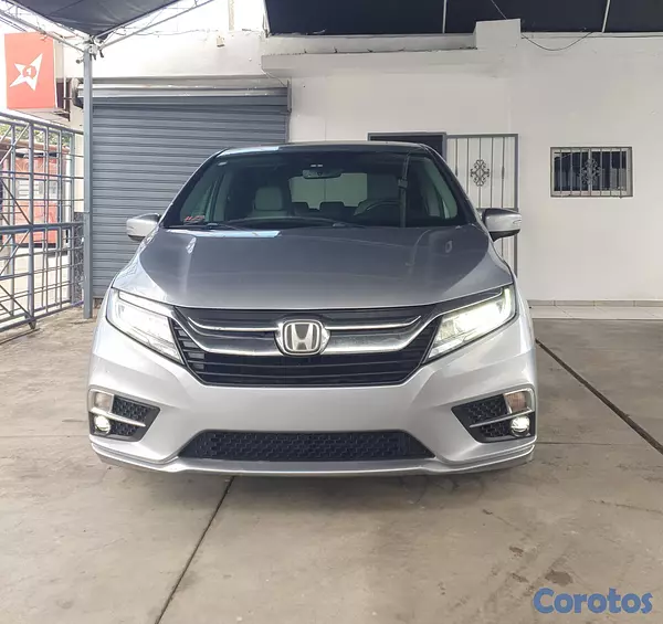 jeepetas y camionetas - HONDA ODISSEY TOURING 2018 UN SOLO DUEÑO EN RD 2