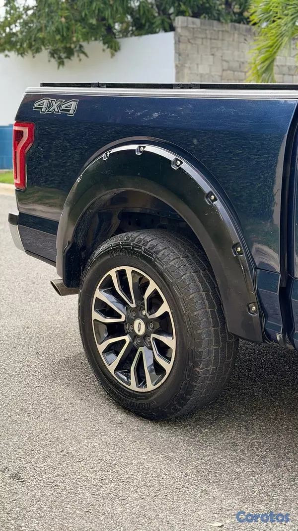 jeepetas y camionetas - Ford F150 XLT 2016 tracción trasera 4X4 Doble cabi 8