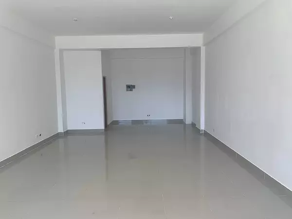 oficinas y locales comerciales - Local céntrico en Piantini 4