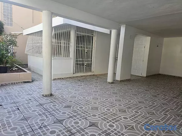 casas - Casa comercial de 315m2 en alquiler en Evaristo Mo 11