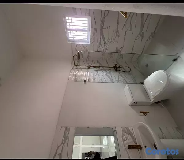 apartamentos - Alquilo apartamento de 3 habitaciones en Urbanizacion real📍 6