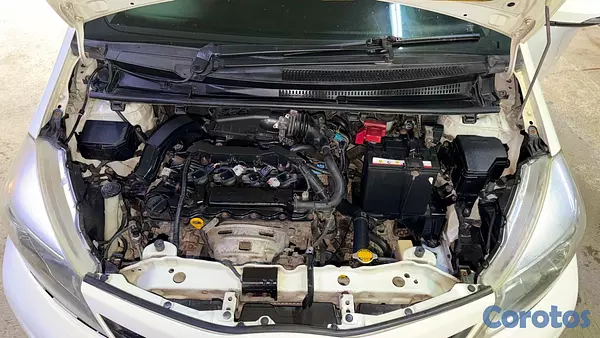 carros - TOYOTA VITZ 2013  8