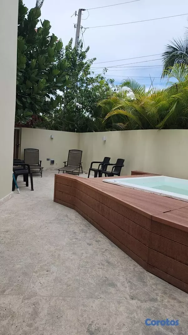 casas vacacionales y villas - Villa en Juan Dolio, de dos niveles  5