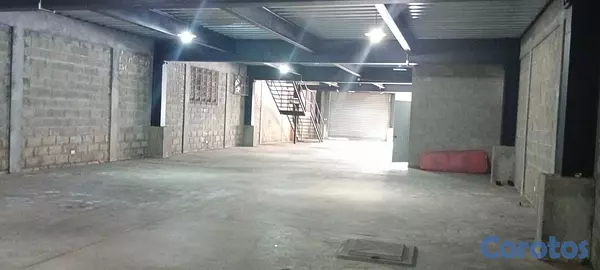 oficinas y locales comerciales - ALQUILO NAVE. Localizada en Ensanche La Fe. 700 mt 1