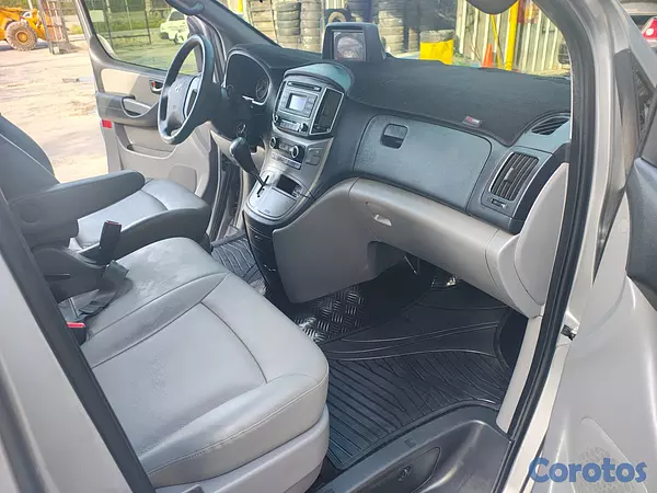 jeepetas y camionetas - HYUNDAI GRAND STAREX 2020 RECIEN IMPORTADA ESTA NU 10
