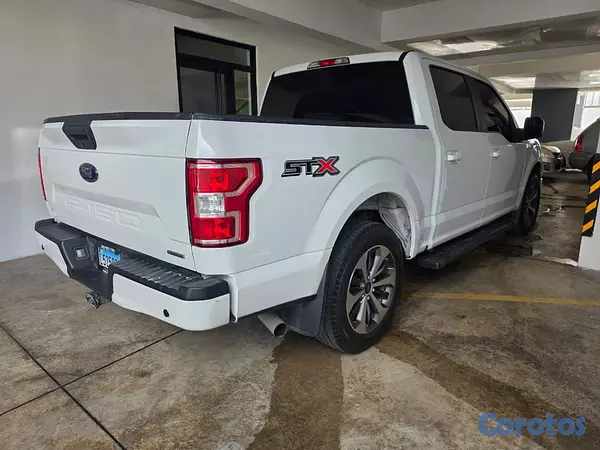 jeepetas y camionetas - Camioneta Ford Blanca en exelente estado  3