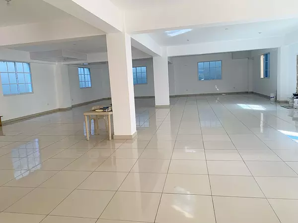 oficinas y locales comerciales - Local amplio y céntrico  4