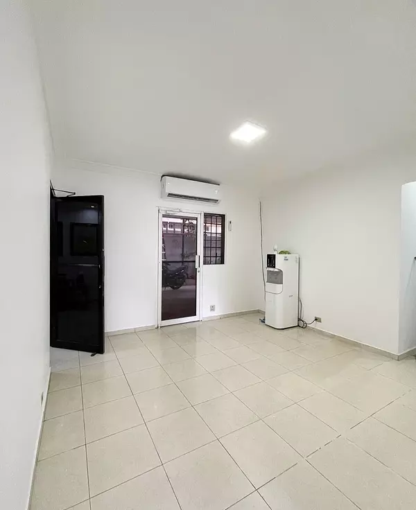 oficinas y locales comerciales - Alquiler local céntrico en los Prados  5