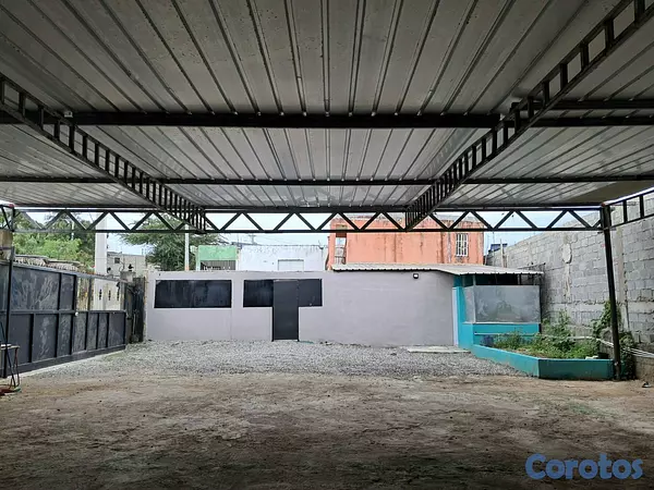 otros inmuebles - Vendo una propiedad de 300 m² con una nave en Bajo 2