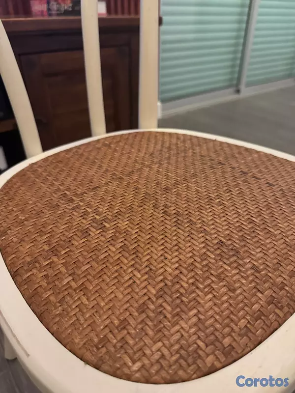 muebles y colchones - SILLA DE COMEDOR EN MADERA BLANCA Y RATAN (6 UNIDA 4