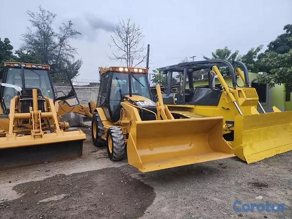 camiones y vehiculos pesados - Se vende retroexcavadora caterpillar.  Modelo 420D t 9