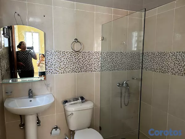 apartamentos - Alquiler Aparamento 2do Nivel, Res. Quintas de Parque. Jacobo Majluta. 11