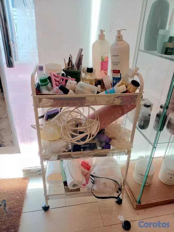 negocios en venta - SALÓN EN LIQUIDACIÓN, VENDEMOS TODO, Lavapelo, secador aéreo, vitrinas, Sillón  10