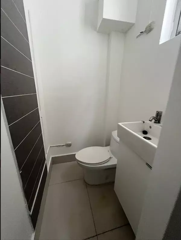 oficinas y locales comerciales - VENDO 2 LOCAL adyacente  ubicado en BELLA VISTA CENTER
- 40 Mst
150,000usd 1