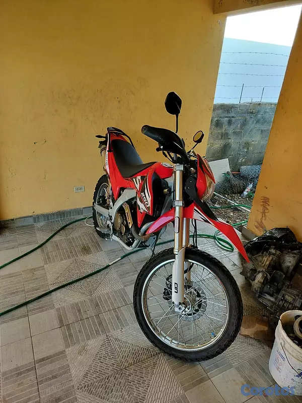 motores y pasolas - Loncin SX2,250cc, año 2024, de 4 válvulas, está nuevo, aún con sus plásticos,  2