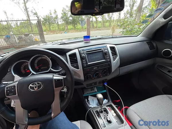 jeepetas y camionetas - se vende Tacoma 2013 8