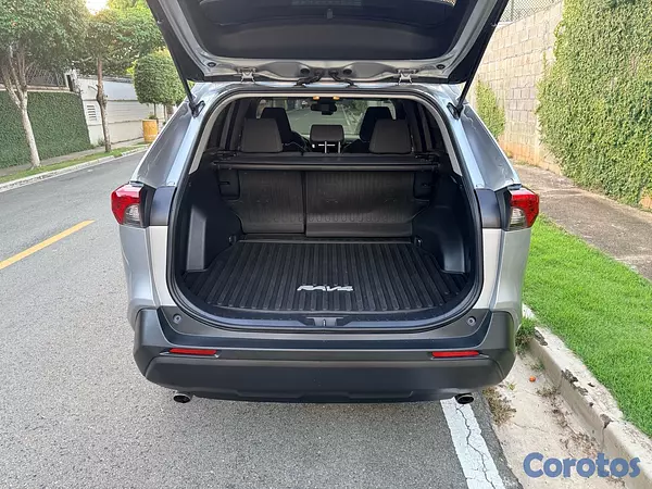 jeepetas y camionetas - Toyota RAV4 LE AWD 2020 7