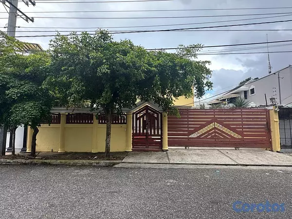 casas - Vendo Casa de 3 niveles en La Castellana, 4 HABS., 2