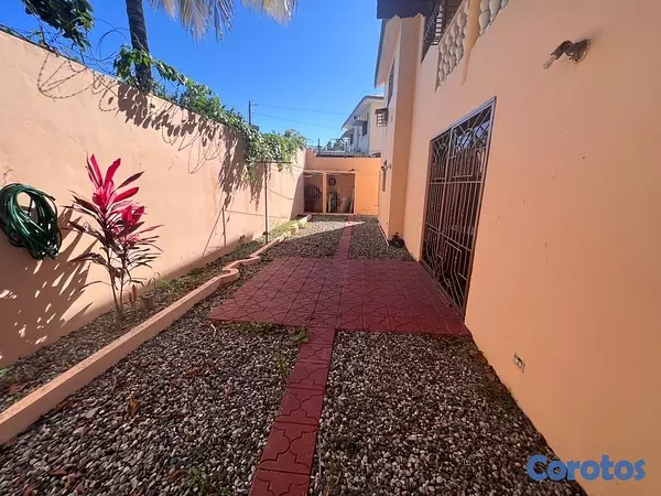 casas - venta de casa en amapola santo Domingo este con 338mts  6