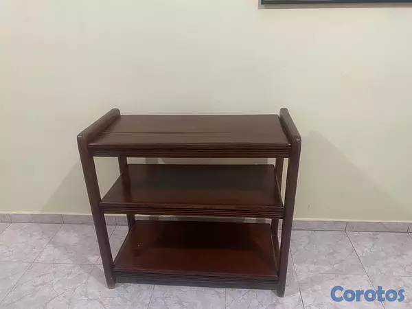 muebles y colchones - Repisa en Caoba en buena condición  2