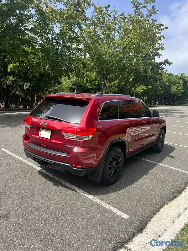 jeepetas y camionetas - Jeep Grand Cherokee Laredo 2014
 3