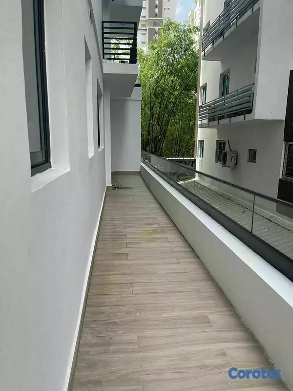 apartamentos - Apartamento en 2do nivel con terraza en Piantini  6