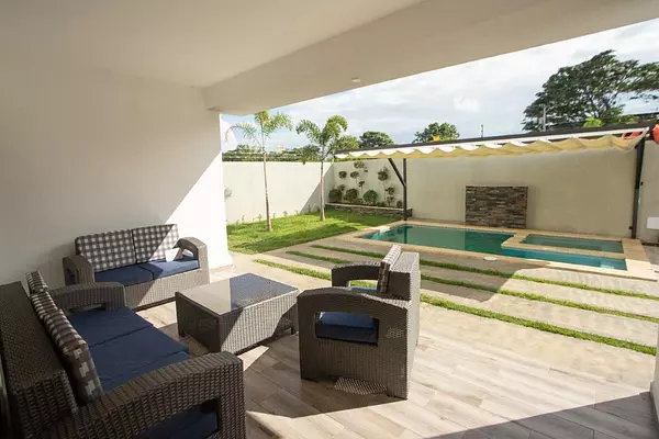 casas - Residencia/Casa con piscina  2