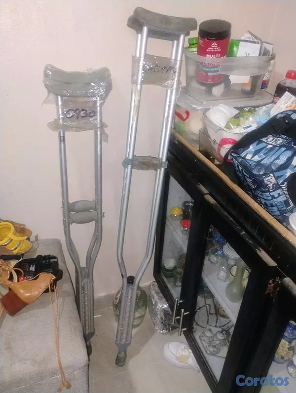 Salud y Equipamiento Médico - se vende muletaas  2
