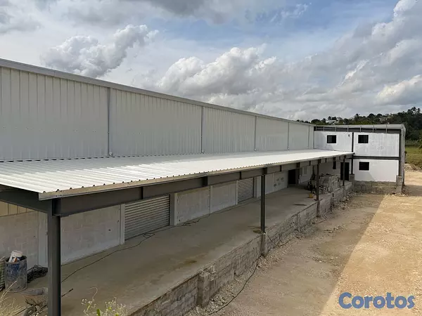 oficinas y locales comerciales - Naves Industriales en la Autopista 6 de Noviembre, San Cristóbal  2