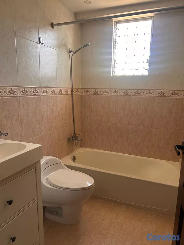 apartamentos - vendo o alquilo la Esperilla tres habitaciones con su baño dos parqueos balcón  4