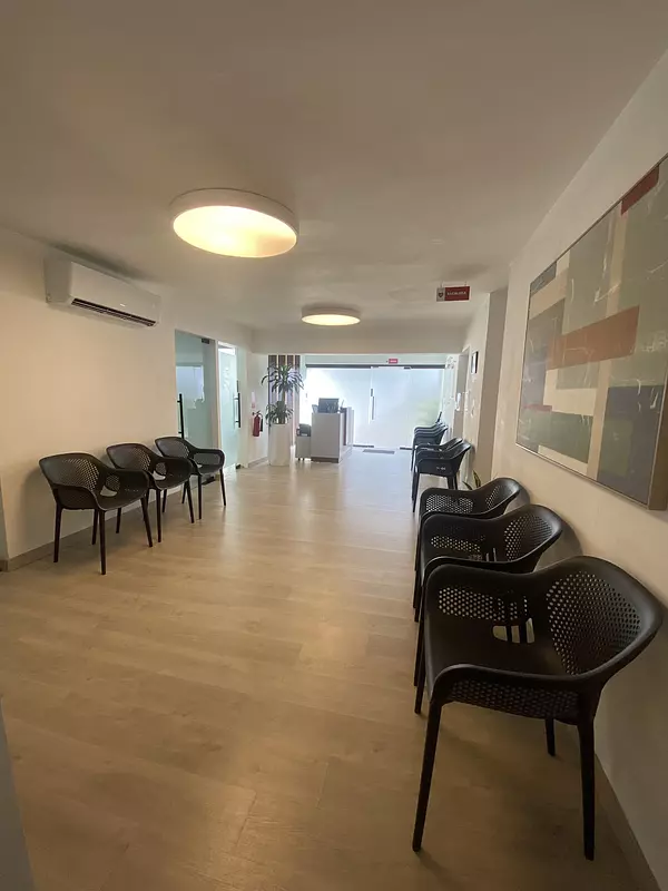 oficinas y locales comerciales - Alquilo un 1er Piso Completo de Consultorios Médicos amueblados  4