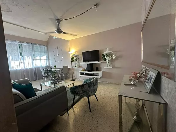 apartamentos - Vendo independencia km 9  
 2 nivel
 3 habitaciones, 
Precio RD$ 4,900,000 8