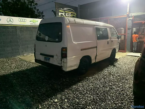 otros vehiculos - Mitsubishi L300 2