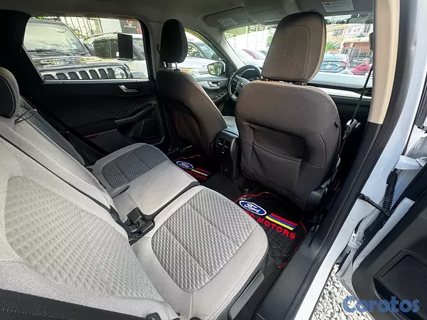 jeepetas y camionetas - Ford escape SE 2020 8