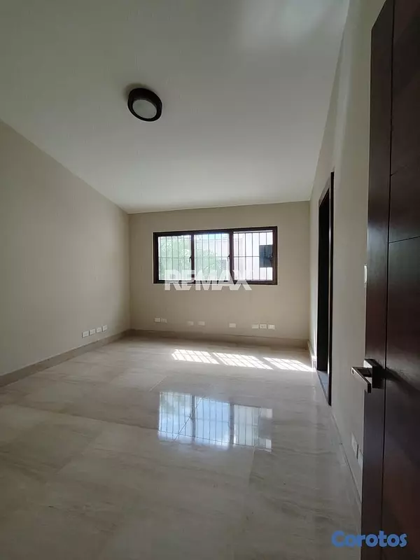 oficinas y locales comerciales - Casa/Local comercial en alquiler en Ensanche Parai 7