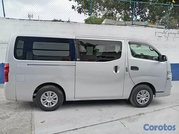 jeepetas y camionetas - NISSAN CARAVAN NV350 6