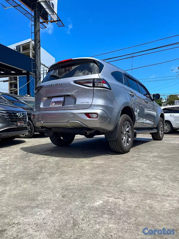 jeepetas y camionetas - Isuzu Mux 2023 7