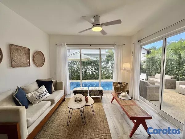 casas vacacionales y villas - En venta iluminada casa amueblada en Juan Dolio, en lo mejor de Metro Country Cl 1