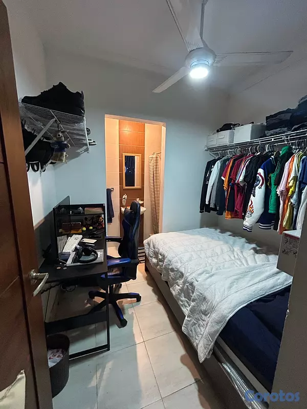 apartamentos - Se vende amplio apartamento 2do nivel, zona céntrica y de fácil acceso.  10