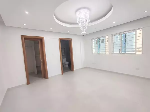 apartamentos - Apartamento en Venta
 SERRALLES
USD 240,000.00
Mantenimiento: RD$12,000.00
 6