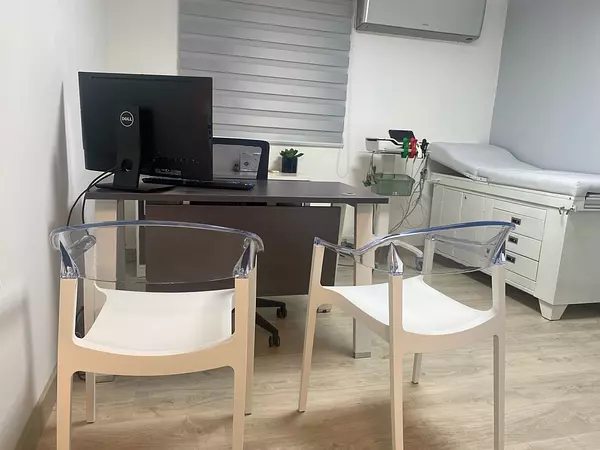 oficinas y locales comerciales - Alquilo un 1er Piso Completo de Consultorios Médicos amueblados  5