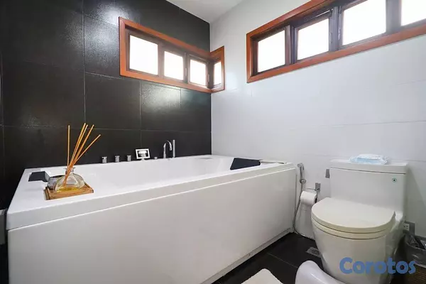 casas - Casa de 4 habitaciones 5 baños en alquiler en Isab 17