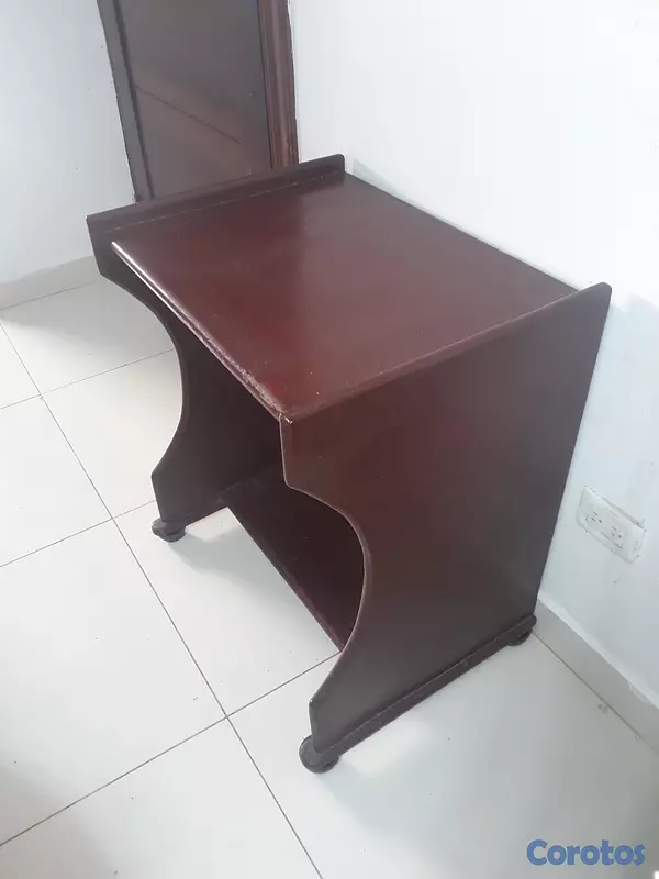 muebles y colchones - Vendo mesa para computadora y demas 4