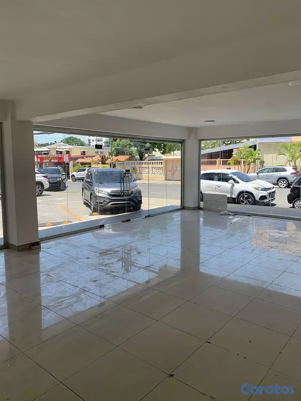 oficinas y locales comerciales - Se alquila en primer piso con sotano 7