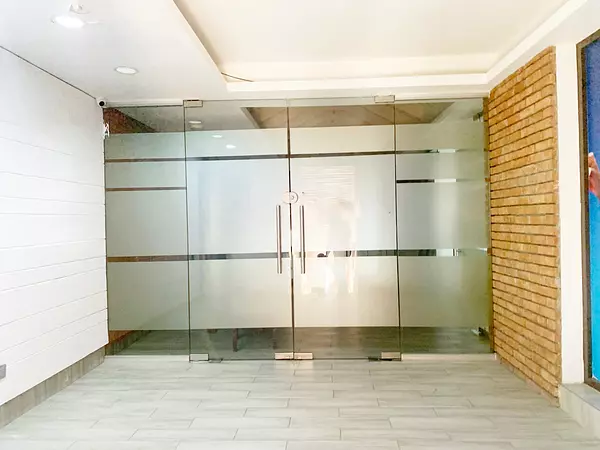 oficinas y locales comerciales - local céntrico en el millon 2