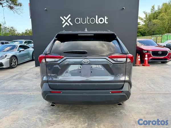 jeepetas y camionetas - Toyota Rav4 XLE 2024 9